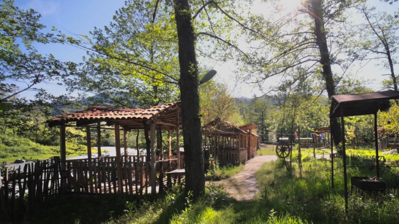 Guesthouse - Family Hotel Bagdati エクステリア 写真