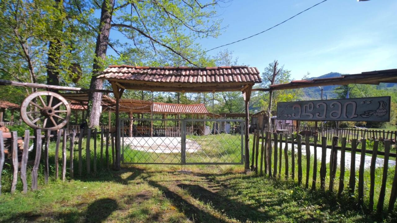 Guesthouse - Family Hotel Bagdati エクステリア 写真